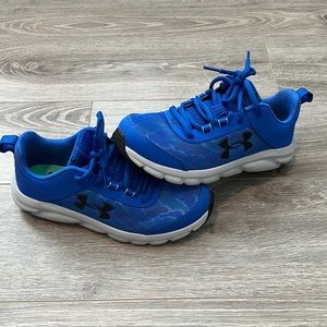 Boys Under Armour Shoes Sz 4Y